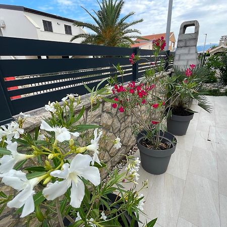 Apartmenthouse Ines Vir Bagian luar foto