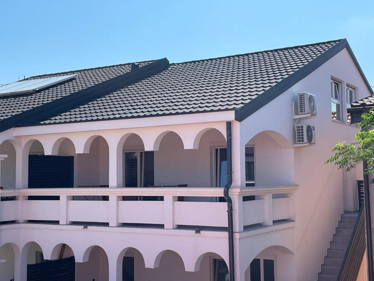 Apartmenthouse Ines Vir Bagian luar foto