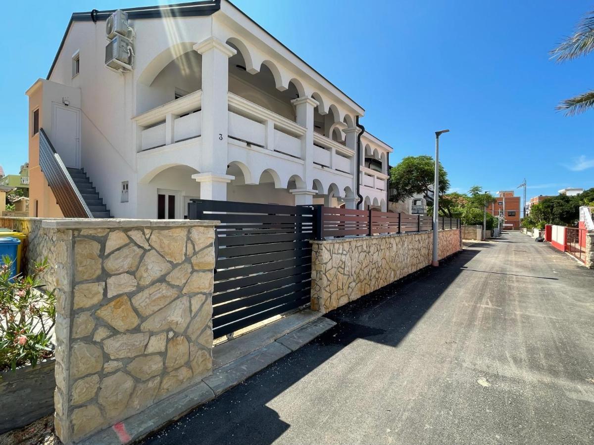 Apartmenthouse Ines Vir Bagian luar foto