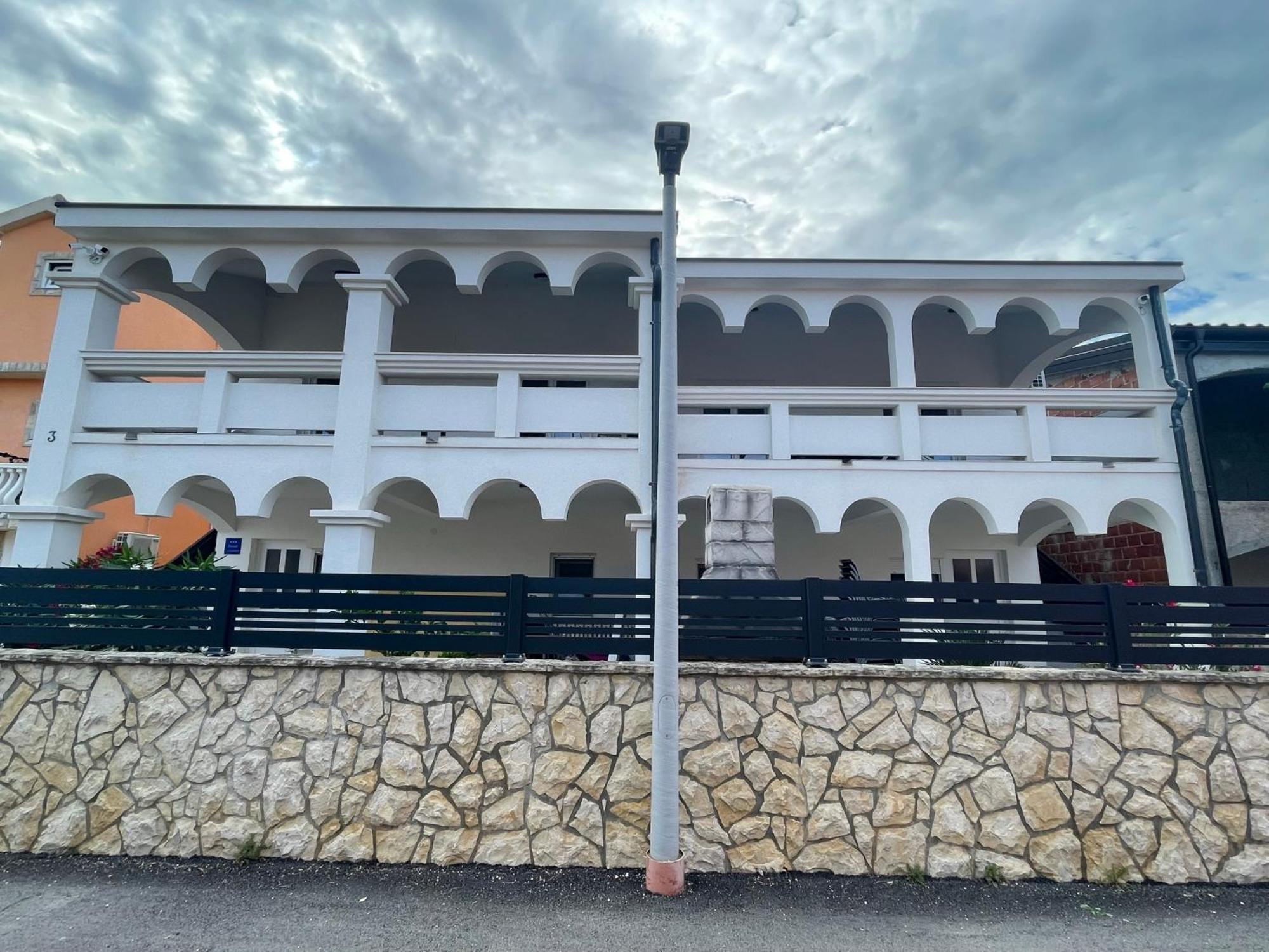 Apartmenthouse Ines Vir Bagian luar foto